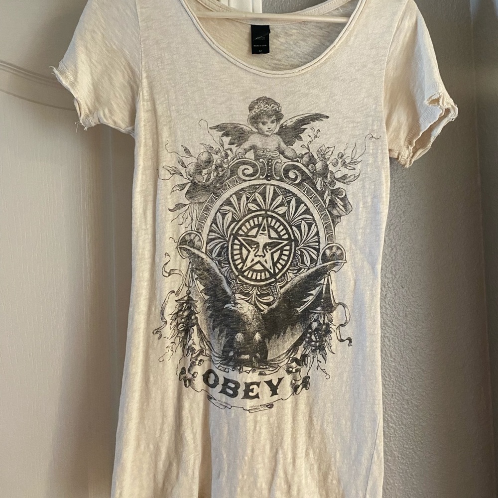Women’s OBEY tee size m